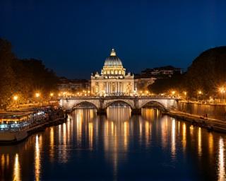 Roma dal Tevere di notte
